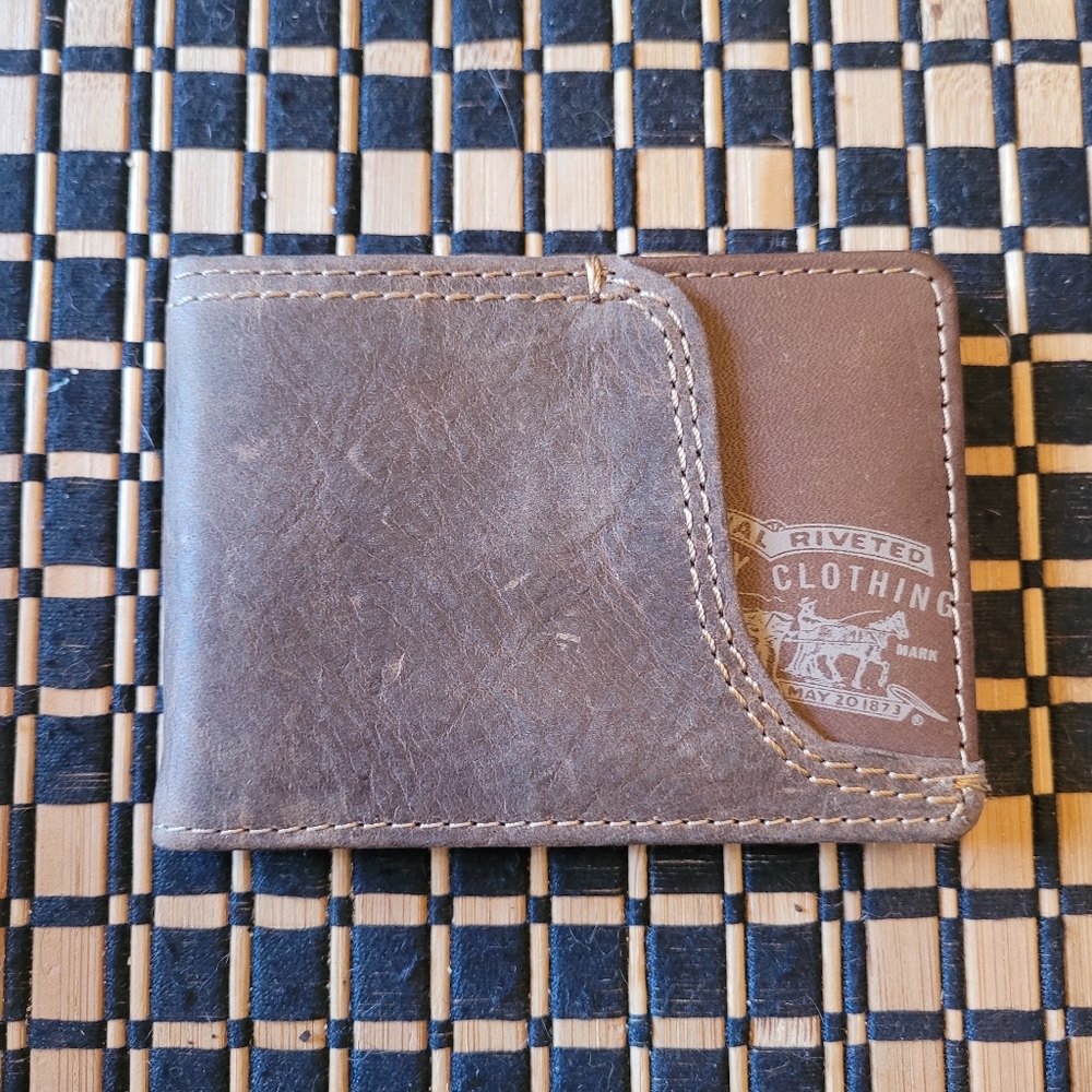 Levi Strauss & Co Genuine Leather/Passcase.Wallet Used